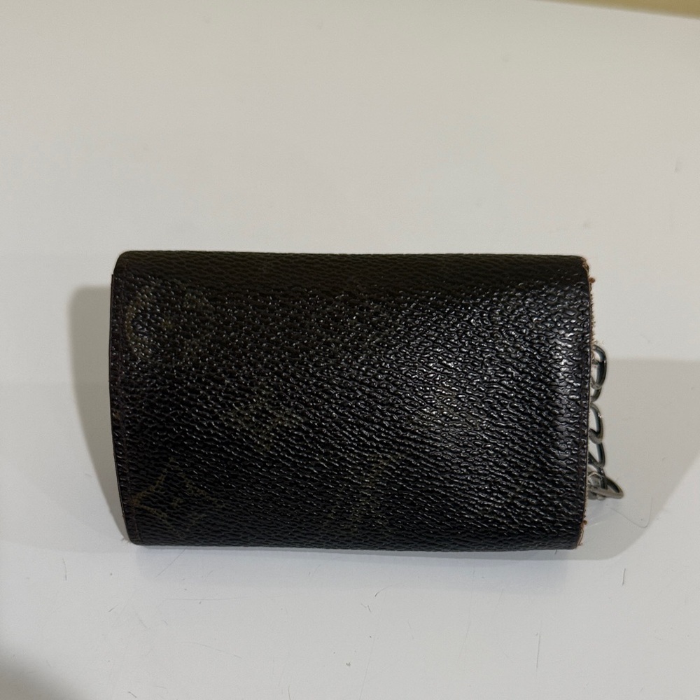 Louis Vuitton Authentic Key-Holder Louis Vuitton Unisex Key-Chain - Picture 2 of 14